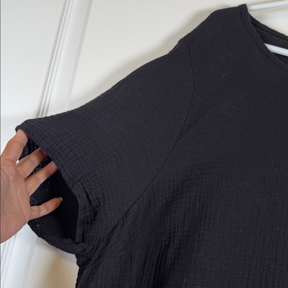 Torrid Short Sleeve Tiered Black Blouse Ruffle Neck Back Tie Size 1 EUC #5002 - Picture 2 of 5